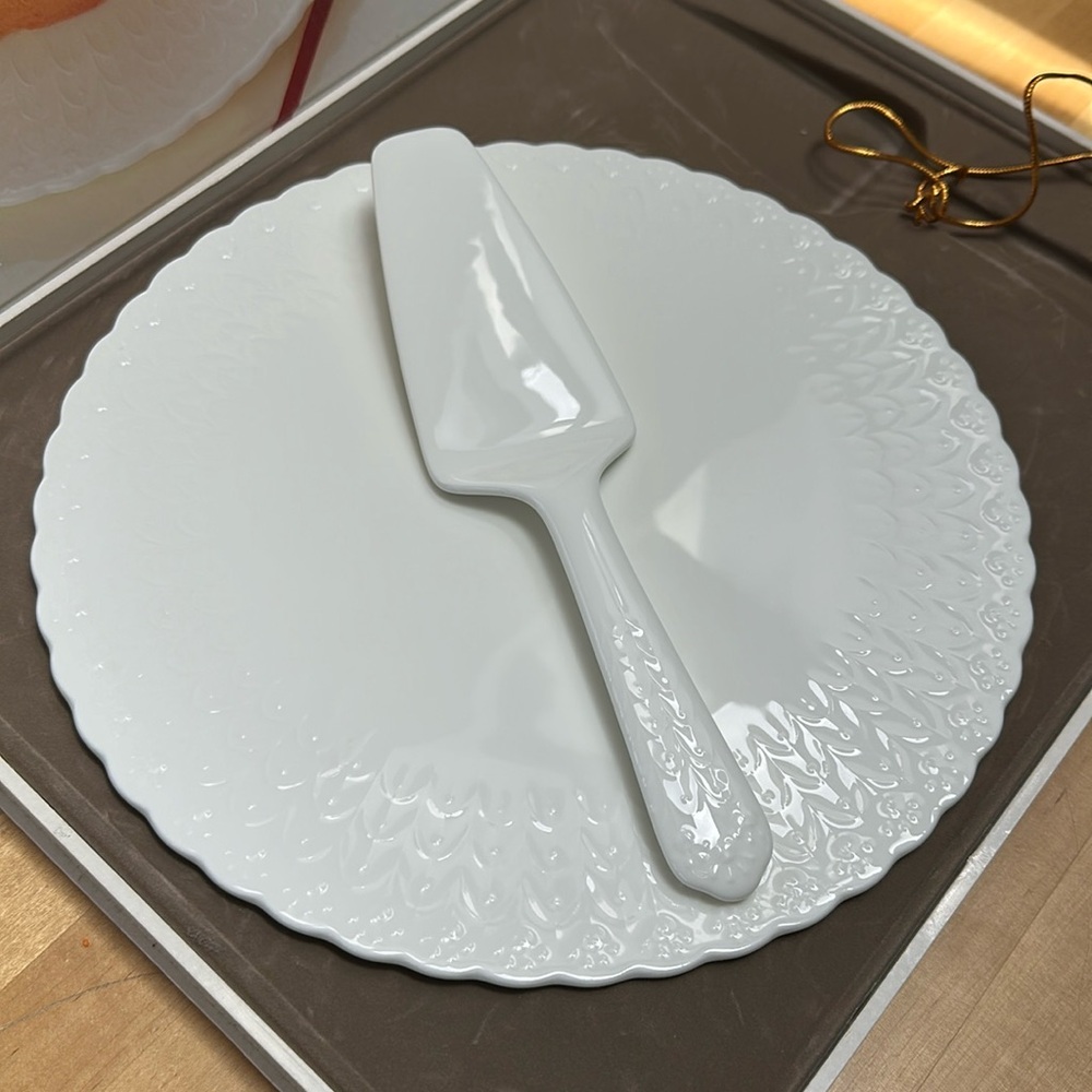 NEW Vintage Mikasa White Silk Bone China Cake Plate and Server Set